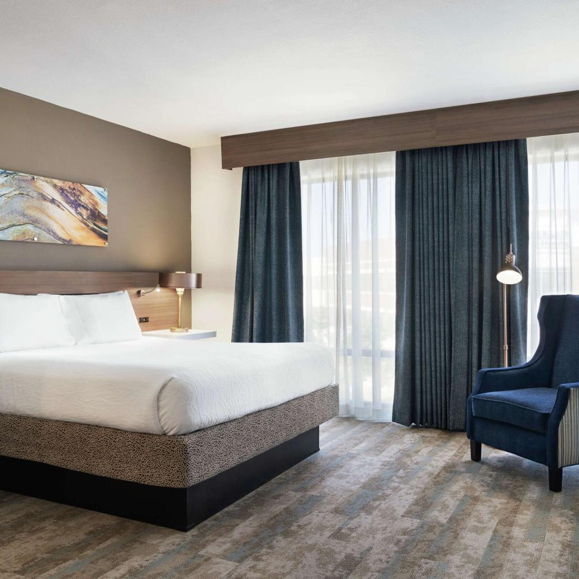 1 BEDROOM, SUITE, KING BED