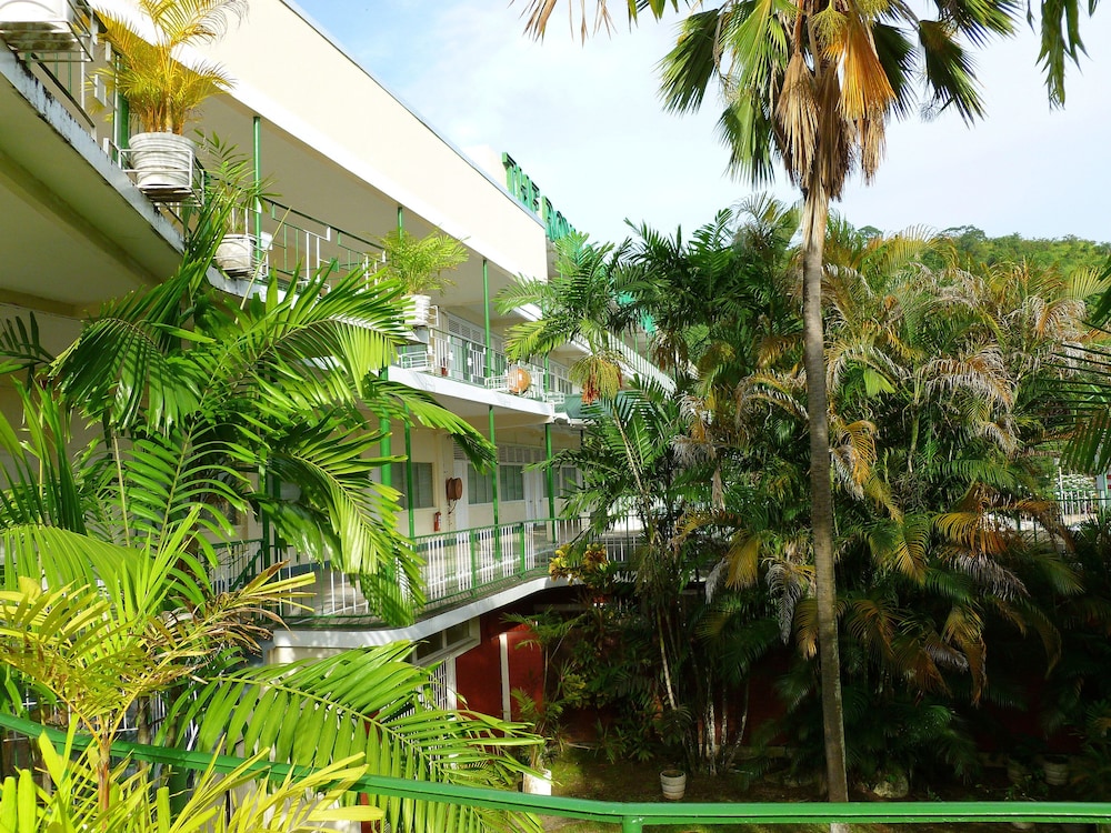 Royal Palm Suite Hotel 5/40
