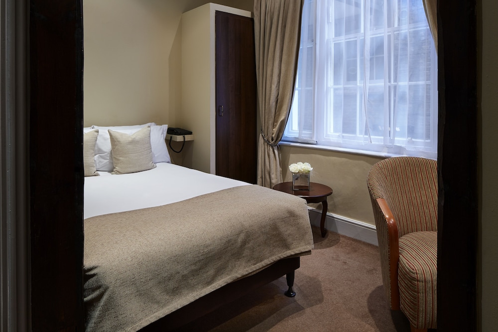 SIR CHRISTOPHER WREN HOTEL AND SPA 20/84