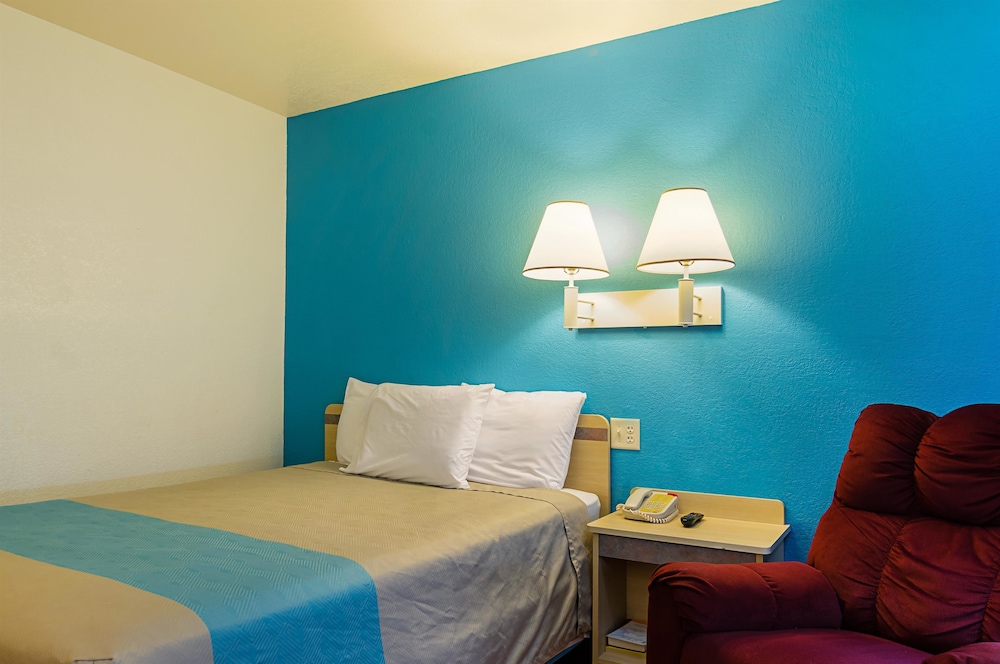 Motel6 Mitchell, SD 43/68