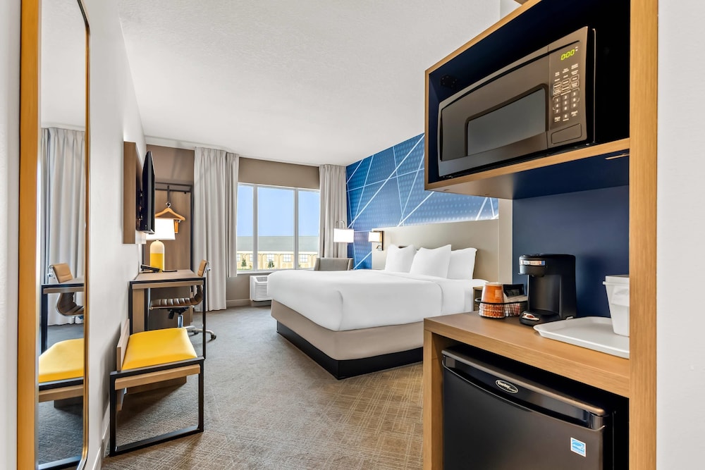 غرفة قياسية بسرير كينج، Comfort Inn & Suites at Sanford Sports Complex 7/8