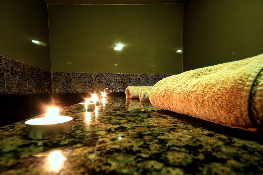 Africana Hotel & Spa 68/69
