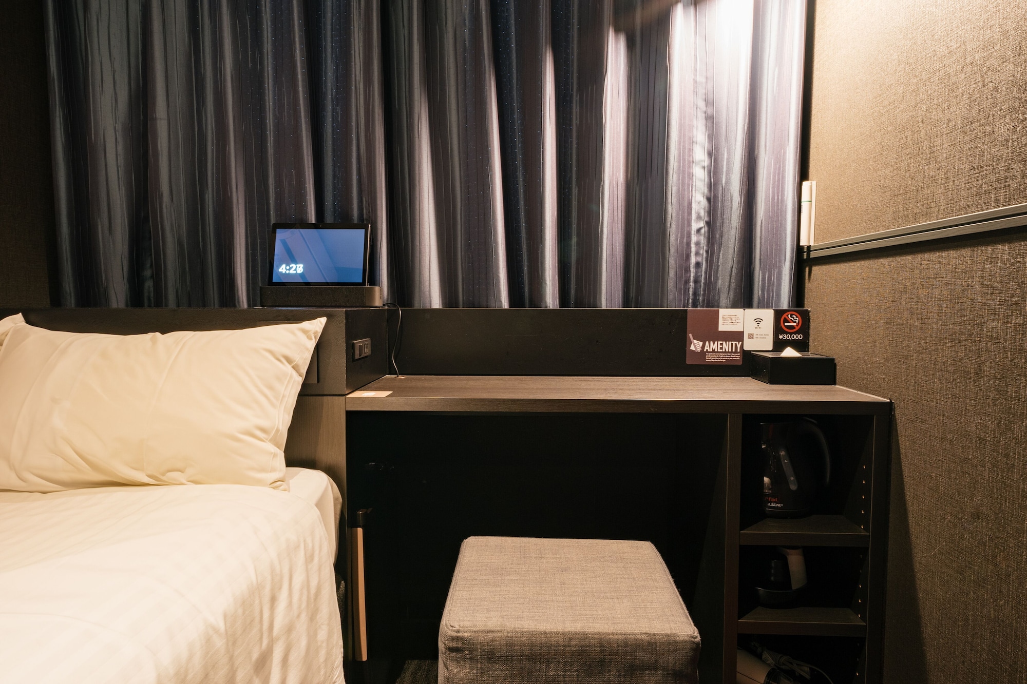ROOM, DOUBLE BED, SMOKING