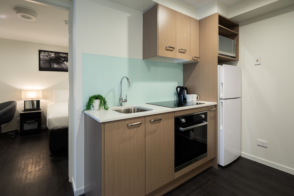 Ascot Budget Inn 76/77