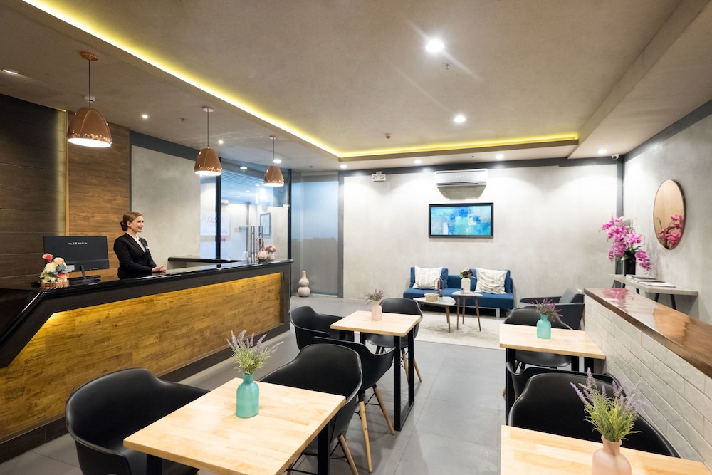 Axiaa Hotel 35/38