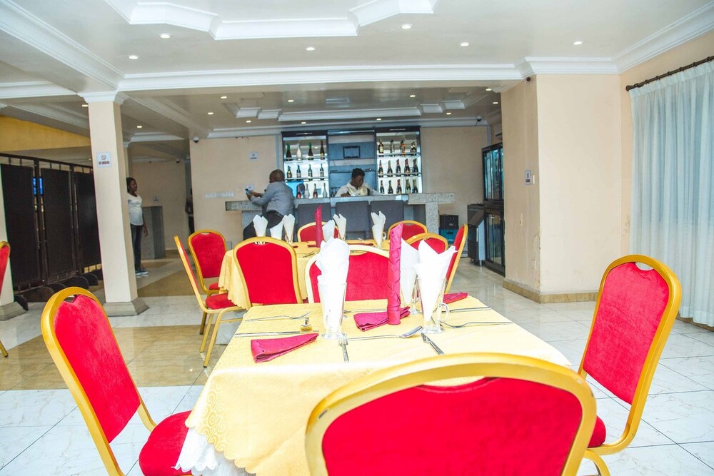 Royal Crest Hotel & Suites 37/50