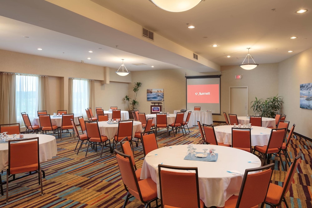 Fairfield Inn Suites By Marriott Belleville 37/48