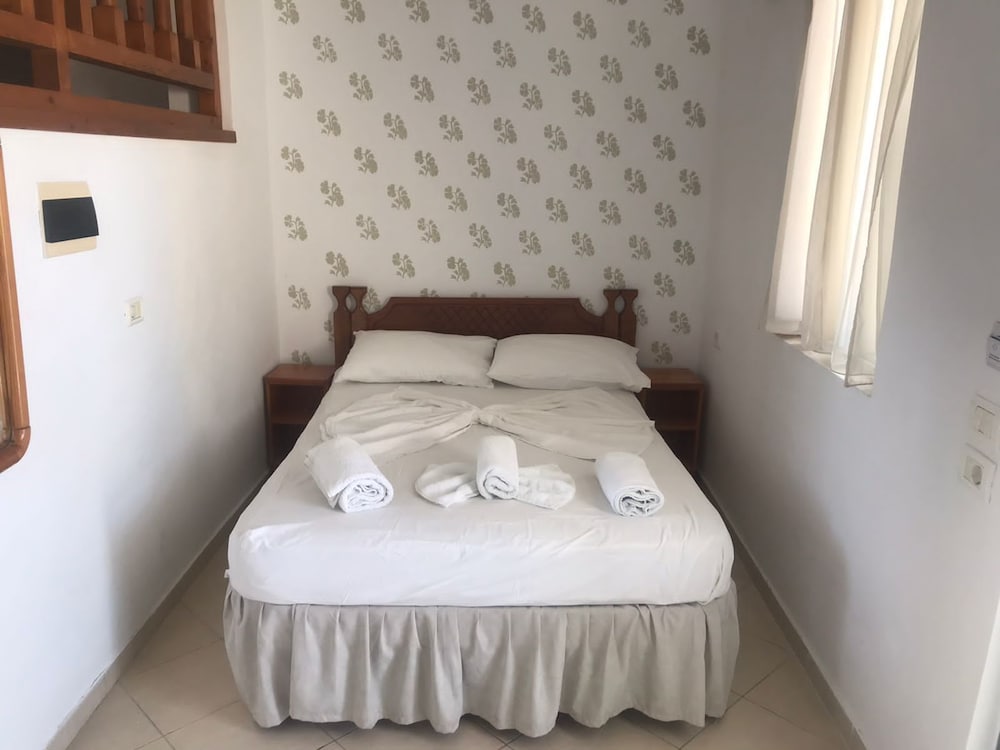 Duplex, Economy, 2 Futon Beds, 2 Queen Beds