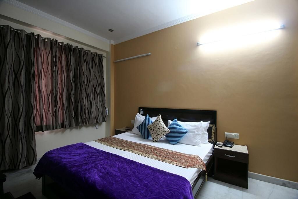 DELUXE, DOUBLE BED