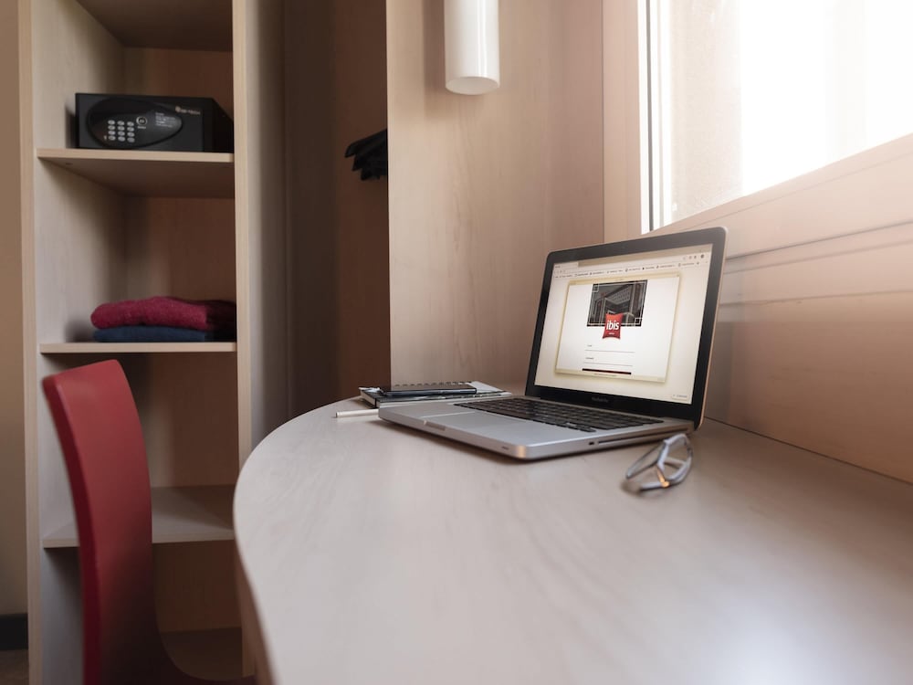 Ibis Pilar 59/63