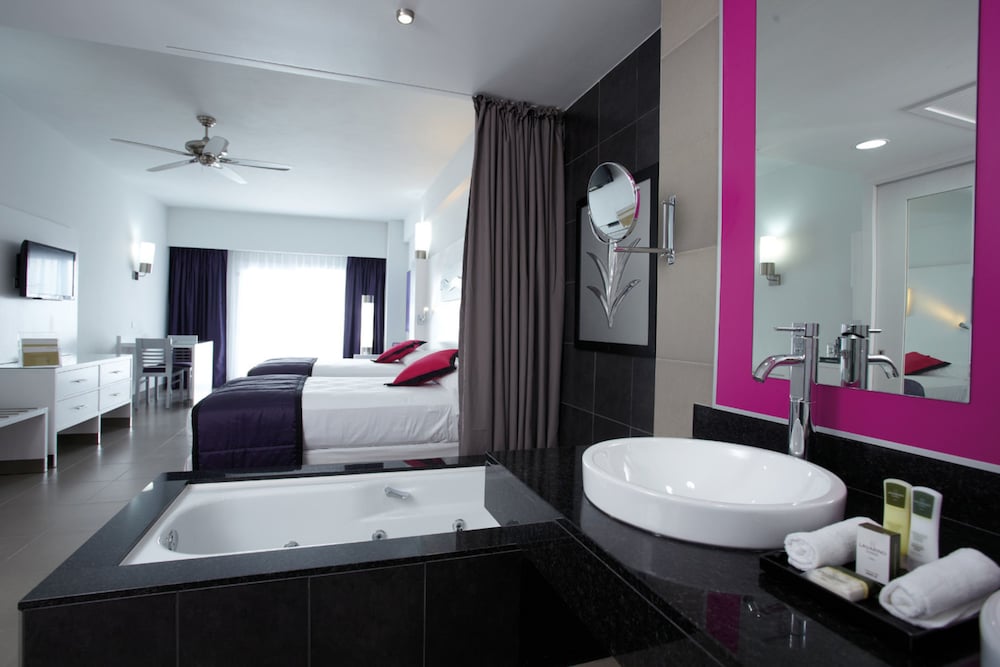 جناح جونيور بسريرين مزدوجين بإطلالة على البحر، RIU Palace Costa Rica All Inclusive 2/2