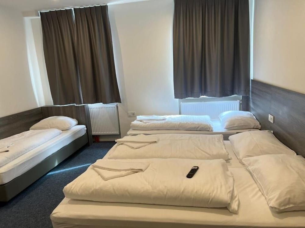 Hotel City Meetpoint 8/17