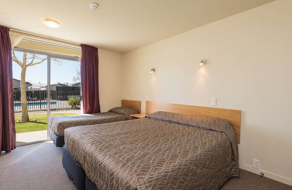 Parkside Motel 22/75