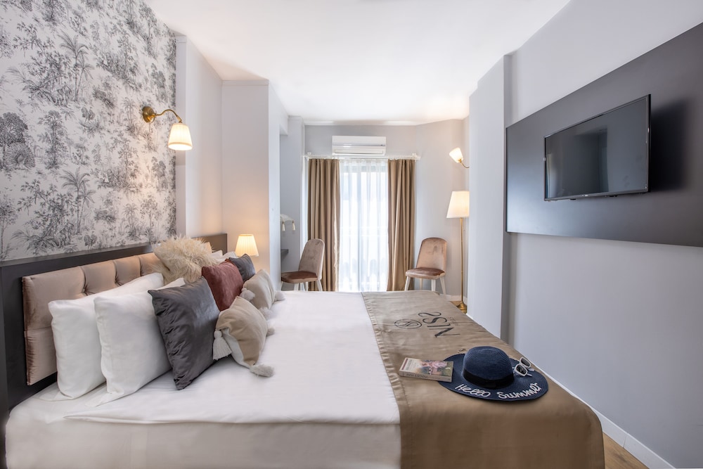 Niss Lara Hotel 11/66
