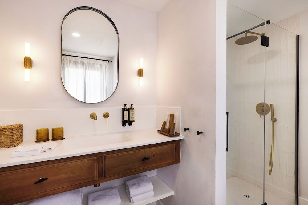 THE SUITES AT SAN ROQUE CLUB 47/50