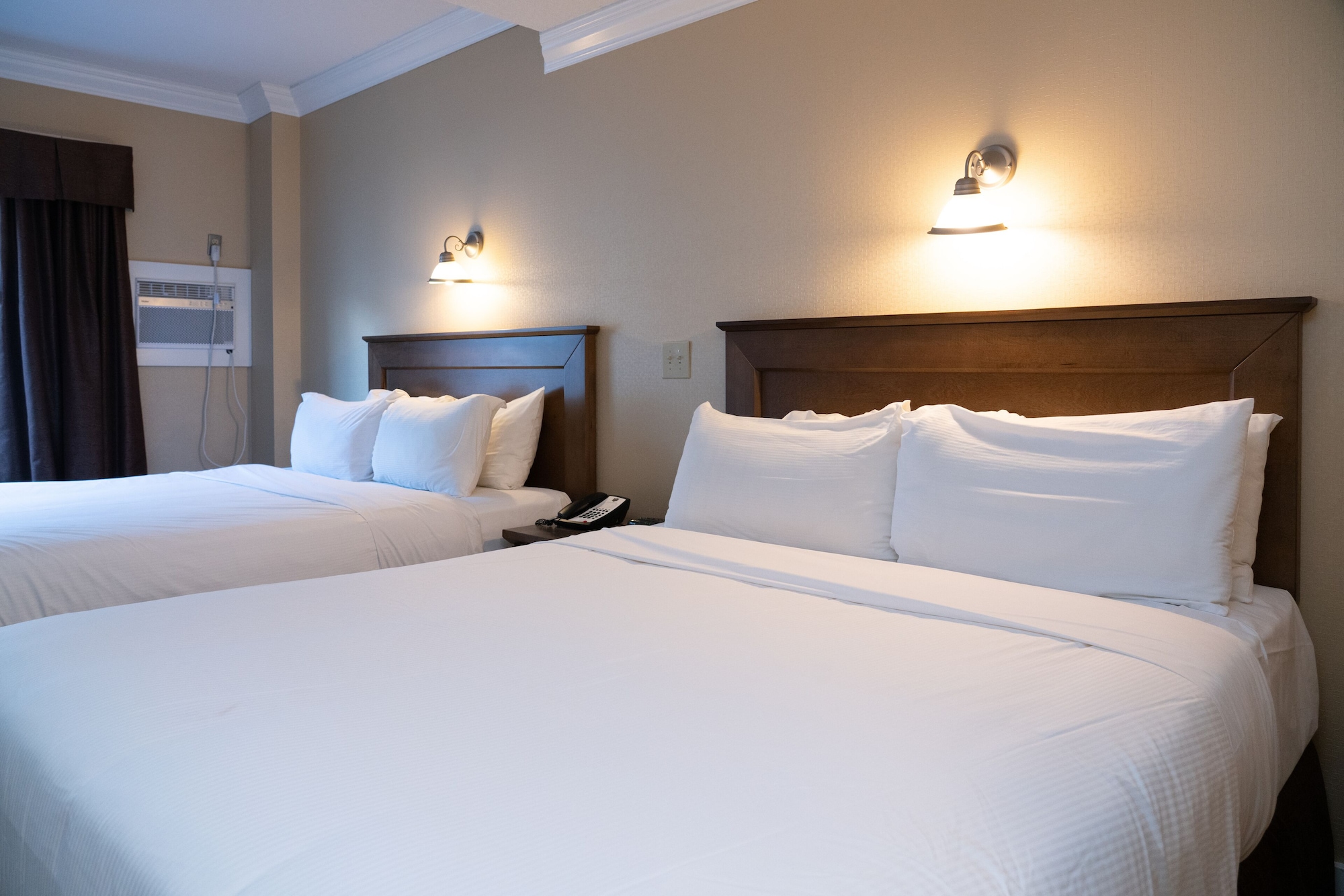 STANDARD, 2 QUEEN BEDS