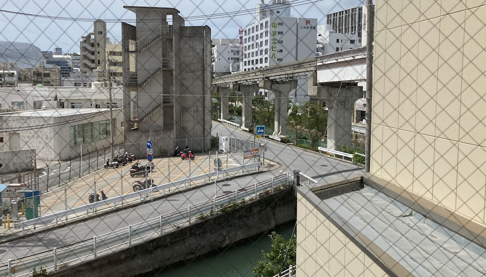 TOYOKO INN OKINAWA NAHA KOKUSAI-DORI MIEBASHI-EKI 14/64