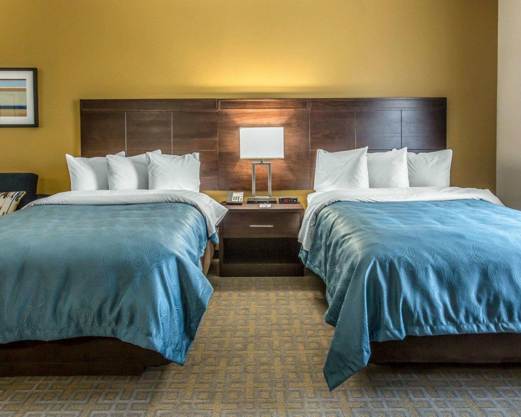 SUITE, 2 DOUBLE BEDS