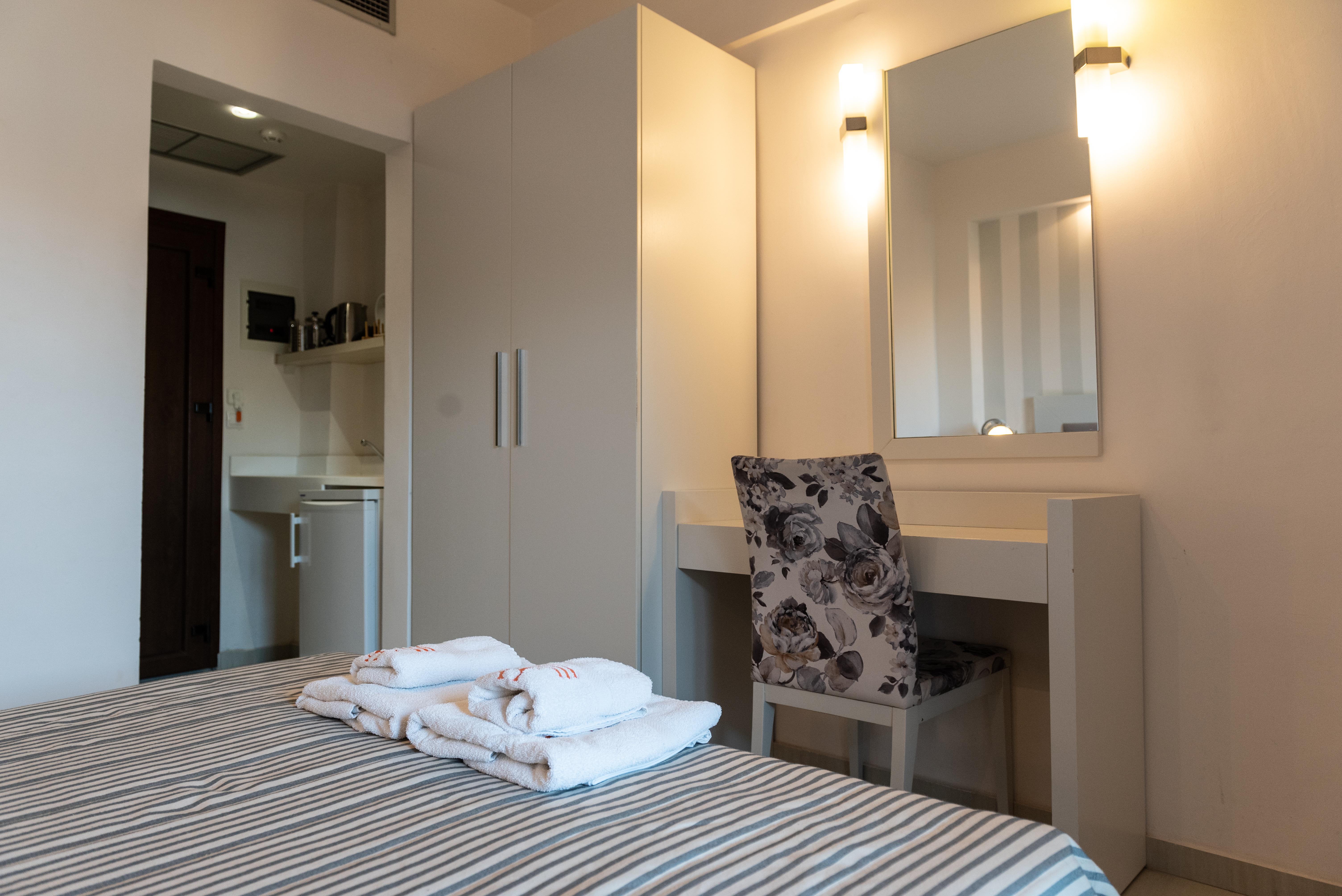 Deluxe, Double Bed