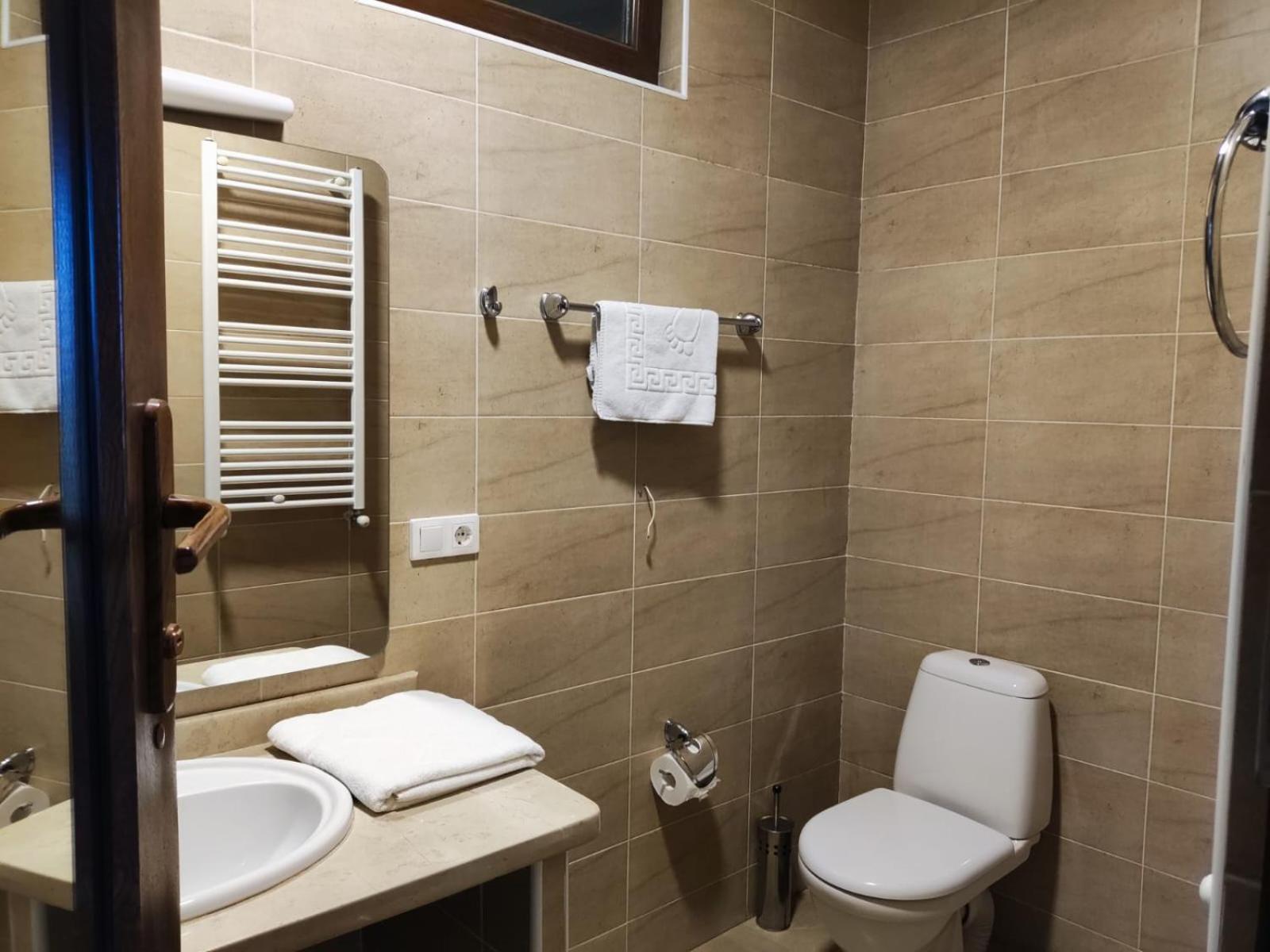 Twin Room:
