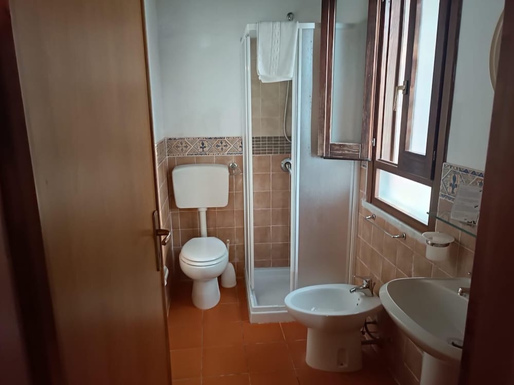 COTTAGE, SEA VIEW, PRIVATE BATHROOM