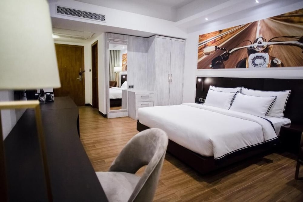 Regal Reseau Hotel & Spa 14/40