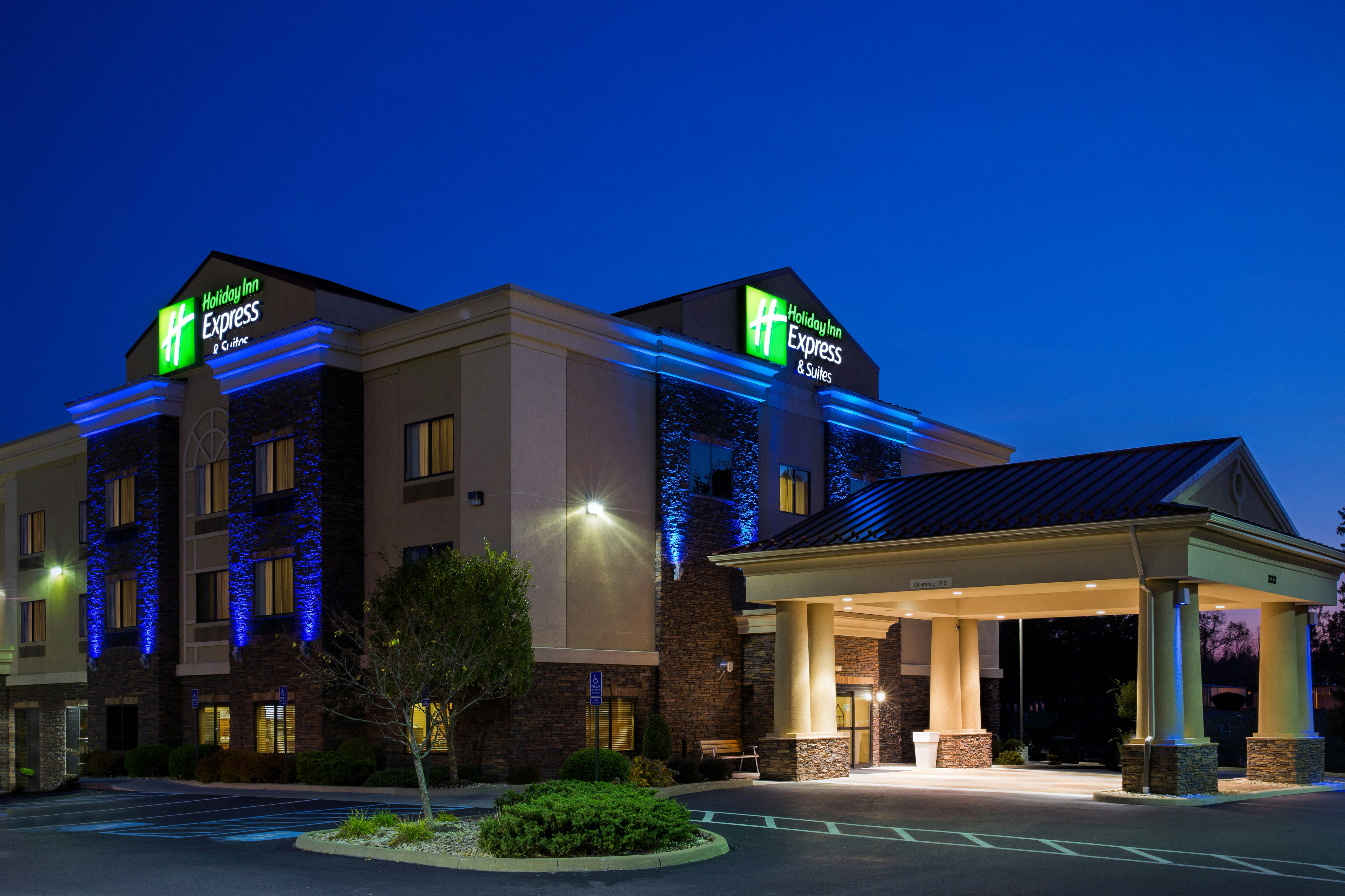 Holiday Inn Express Hotel Suites Lewisburg 3/16