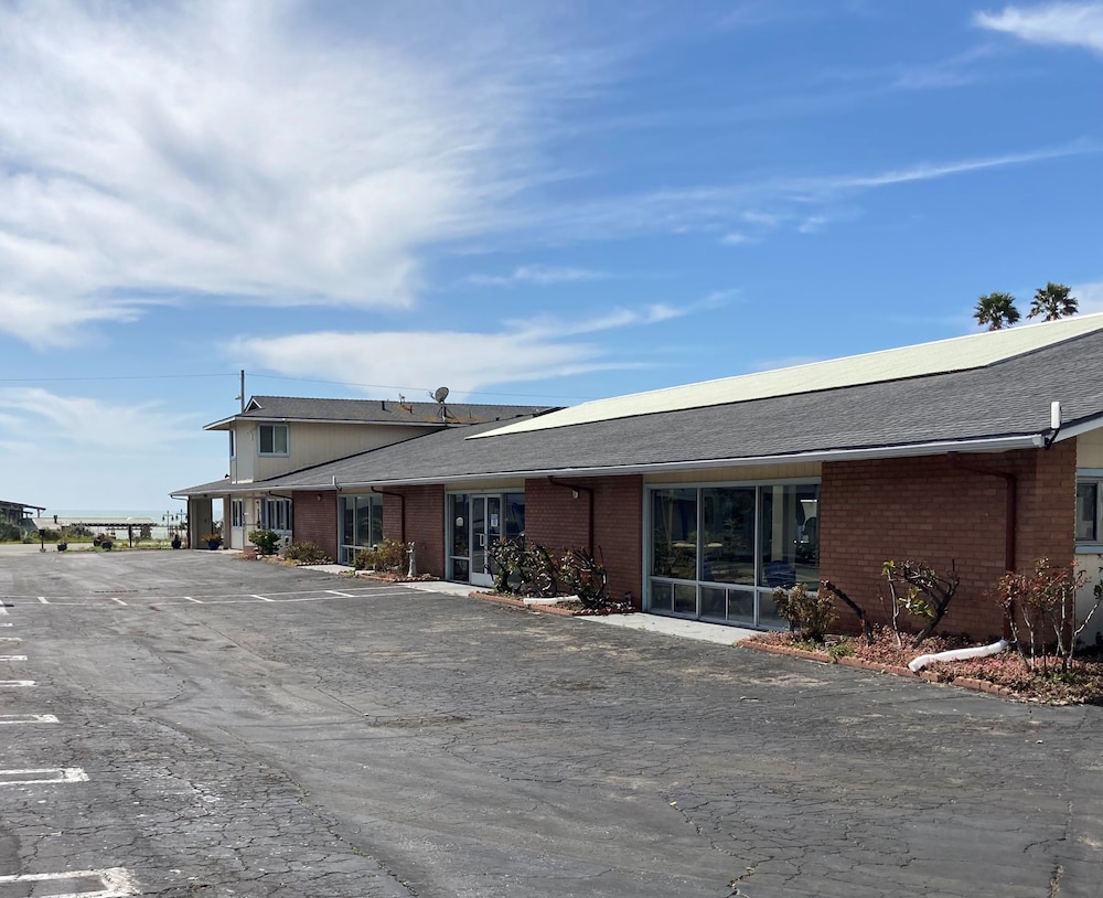 Coast Riders Inn 5/50