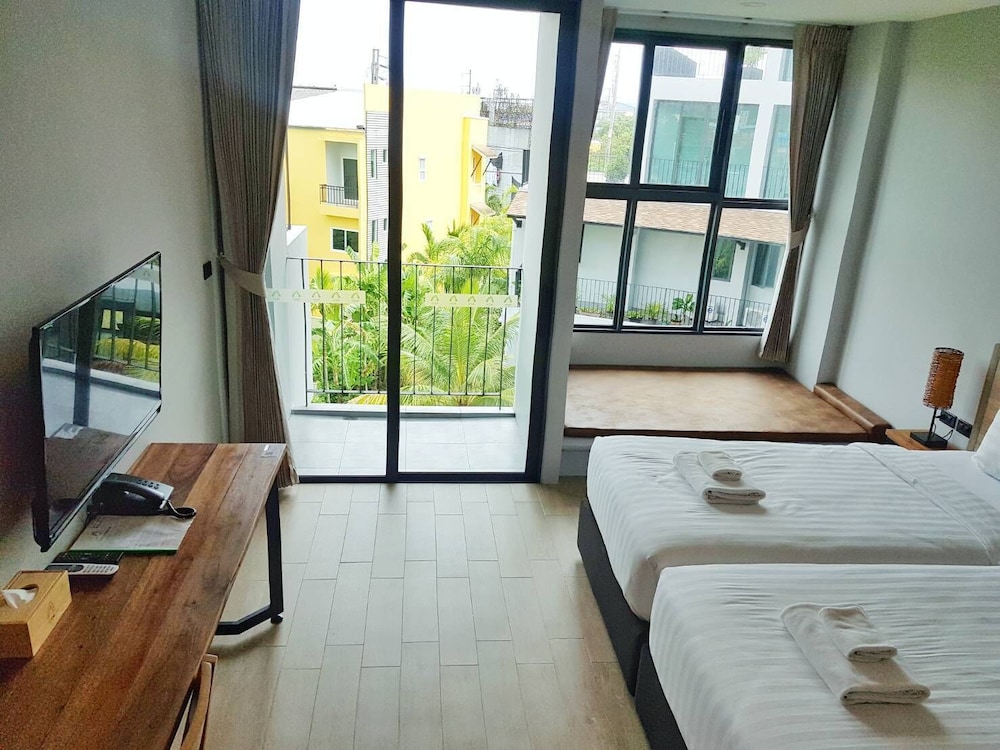 Atom Phuket Hotel -SHA Plus 22/50