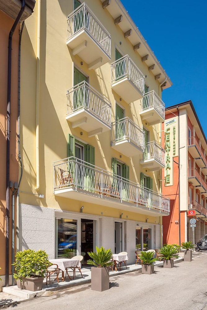 Hotel Centrale 1/50