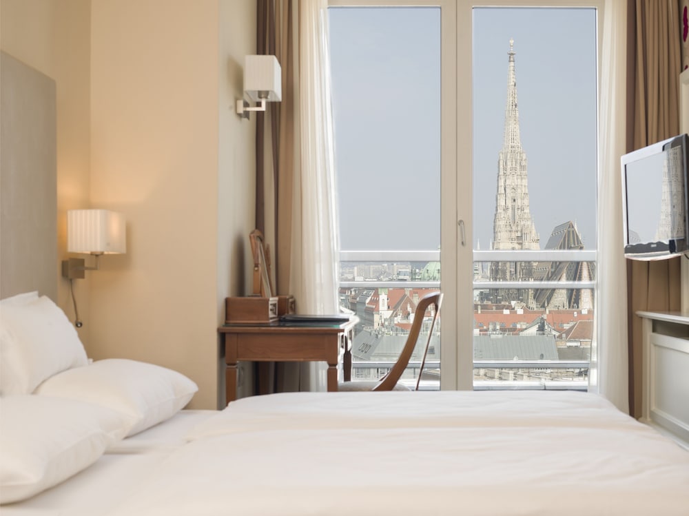 ROOM, DOUBLE BED, CATHEDRAL VIEW
