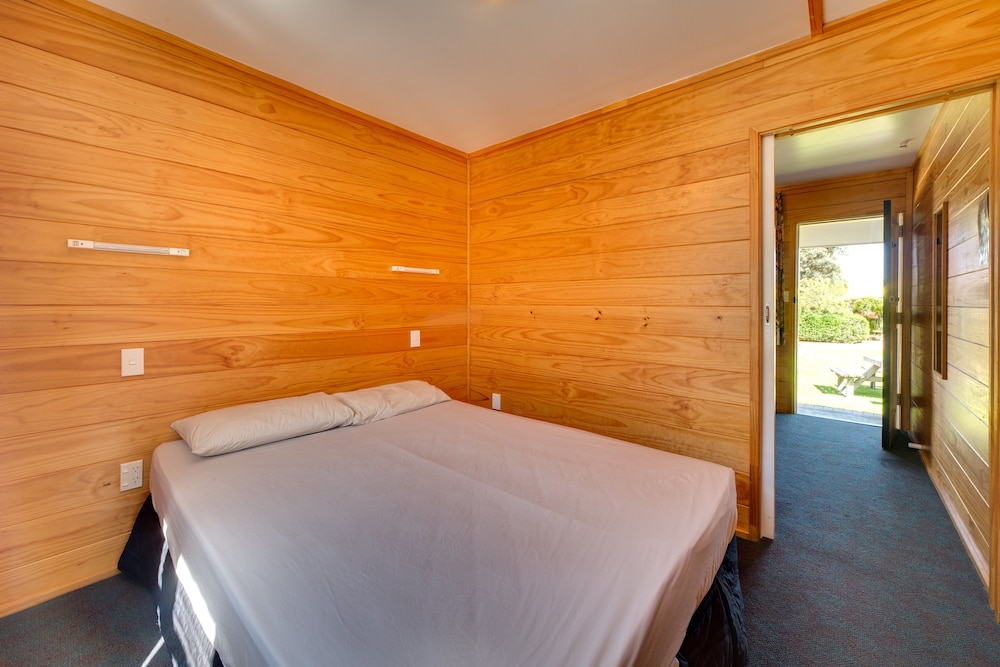 Cabin, 2 Bathrooms, Kitchen