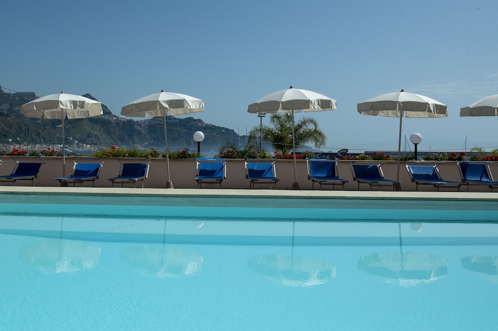 Panoramic Hotel 42/45