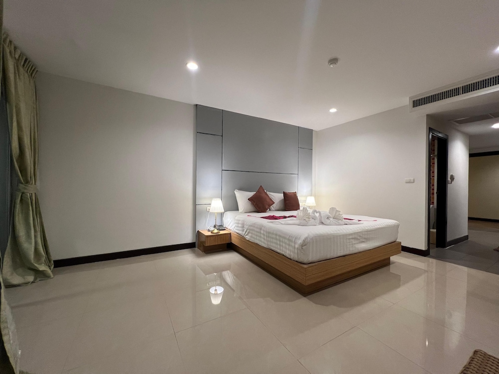 Zephyr Grand Hotel 20/63