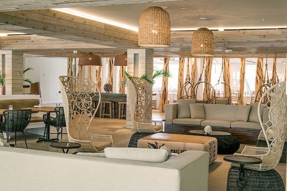Amara Cay Resort 40/77