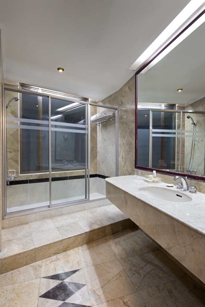 Golden Boutique Hotel Kemayoran 68/70