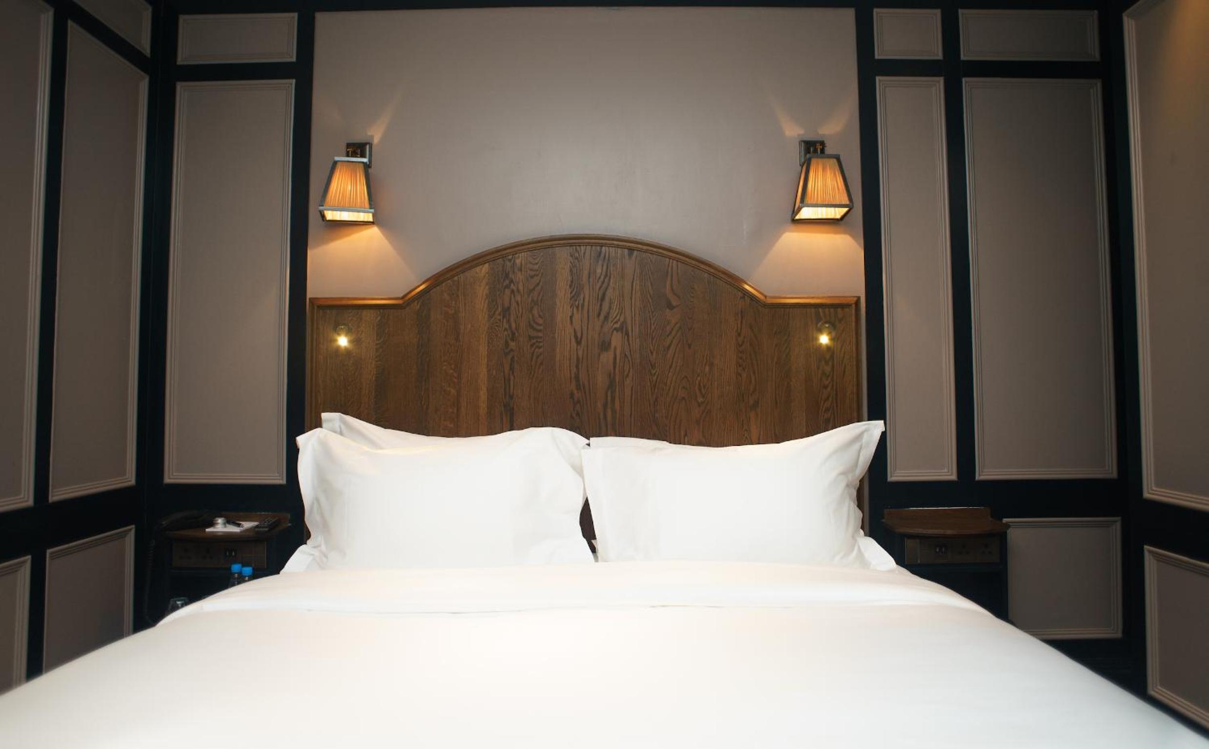 Deluxe, King Bed, No Window