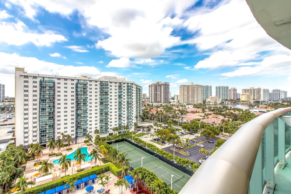 Ocean Reserve OceanView Sunny Isles Luxury Condos 39/50