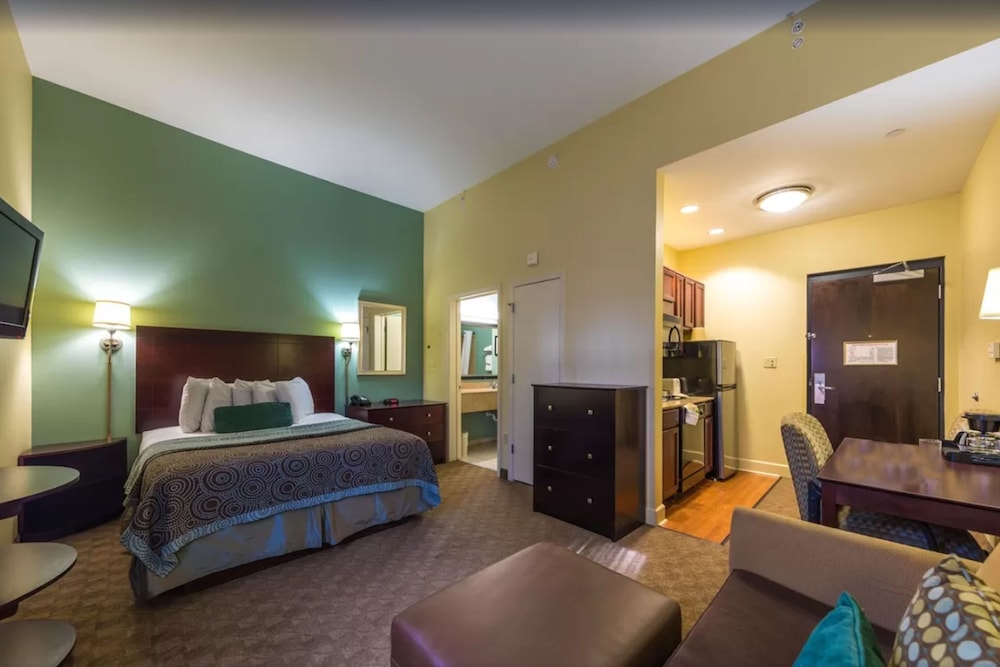 Crestwood Suites Lakeland 28/63