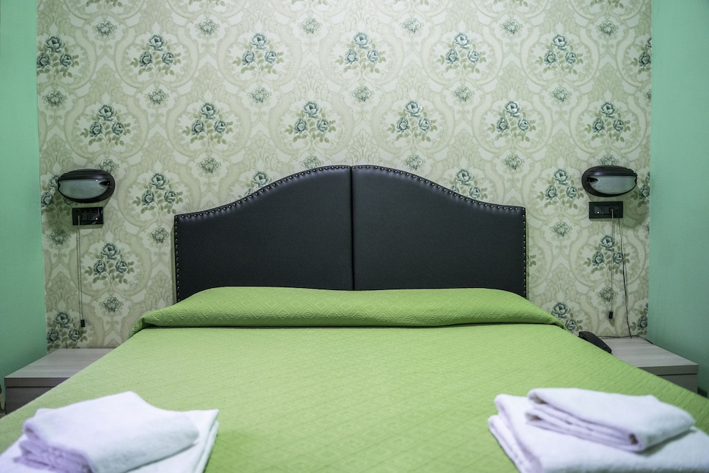 Hotel Ferrarese Roma 27/49
