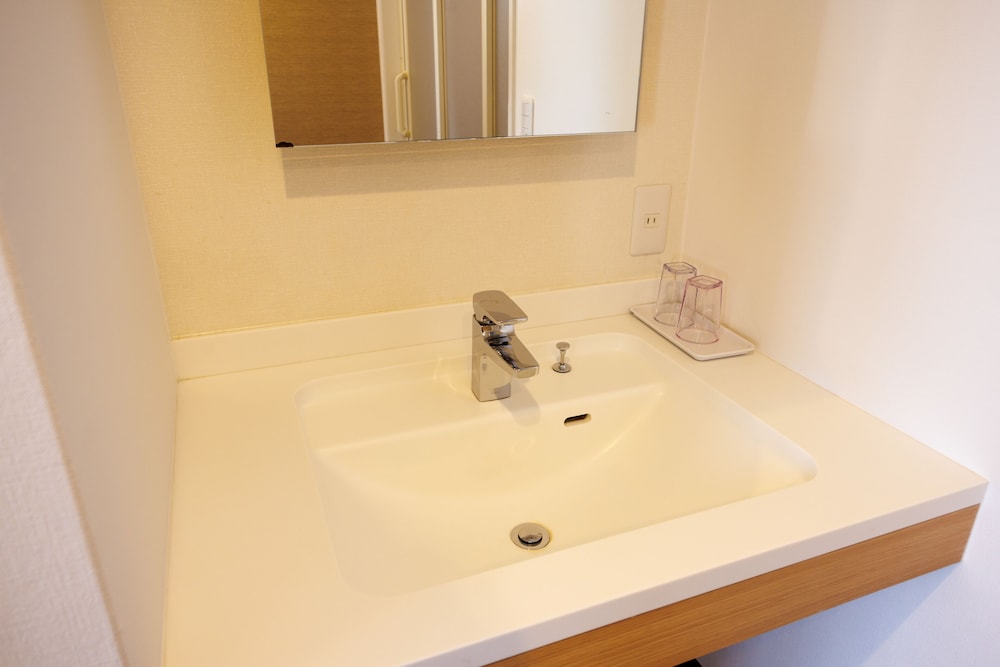 Floral Higashishinsaibashi Hotel 50/50
