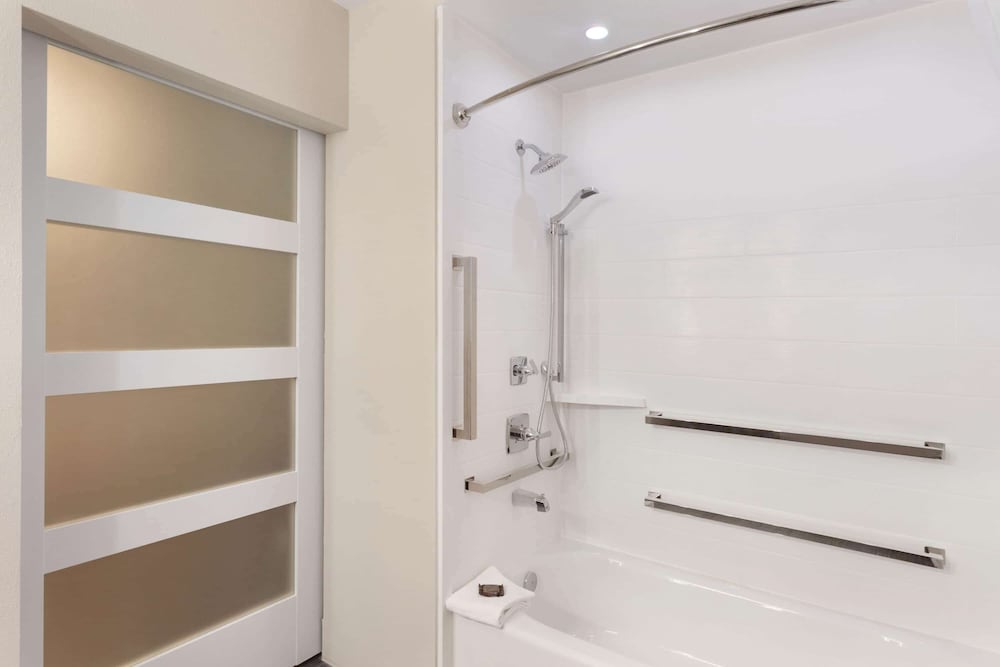Wingate by Wyndham Murfreesboro 33/34