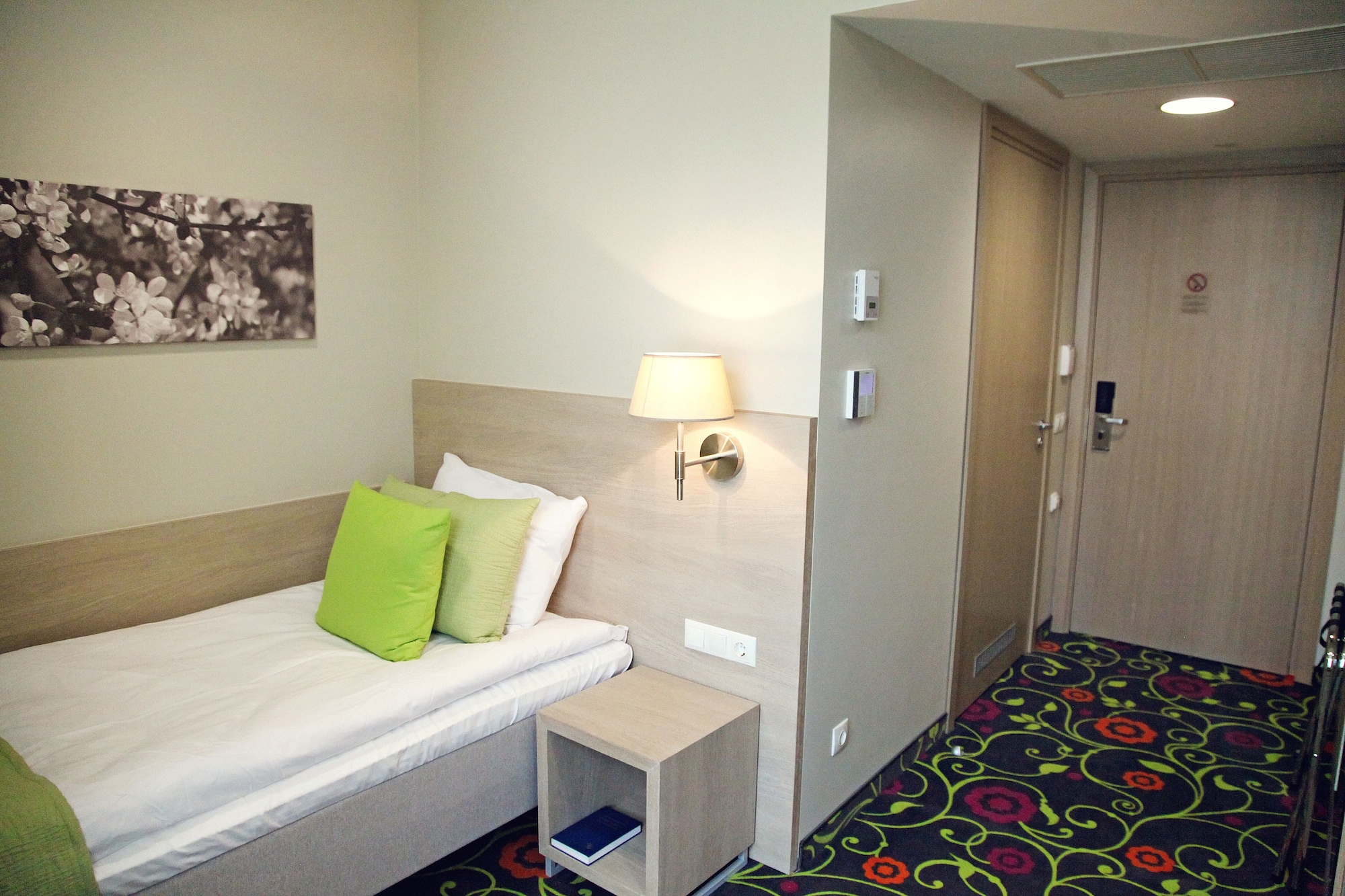 ROOM, SINGLE, SINGLE BED