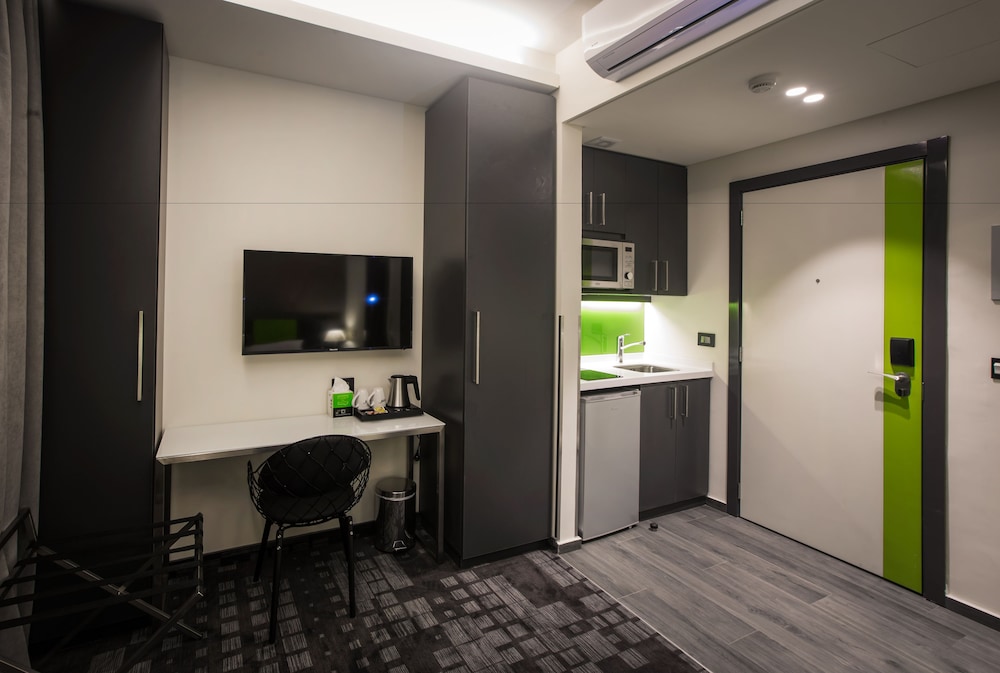 STUDIO 44 23/24