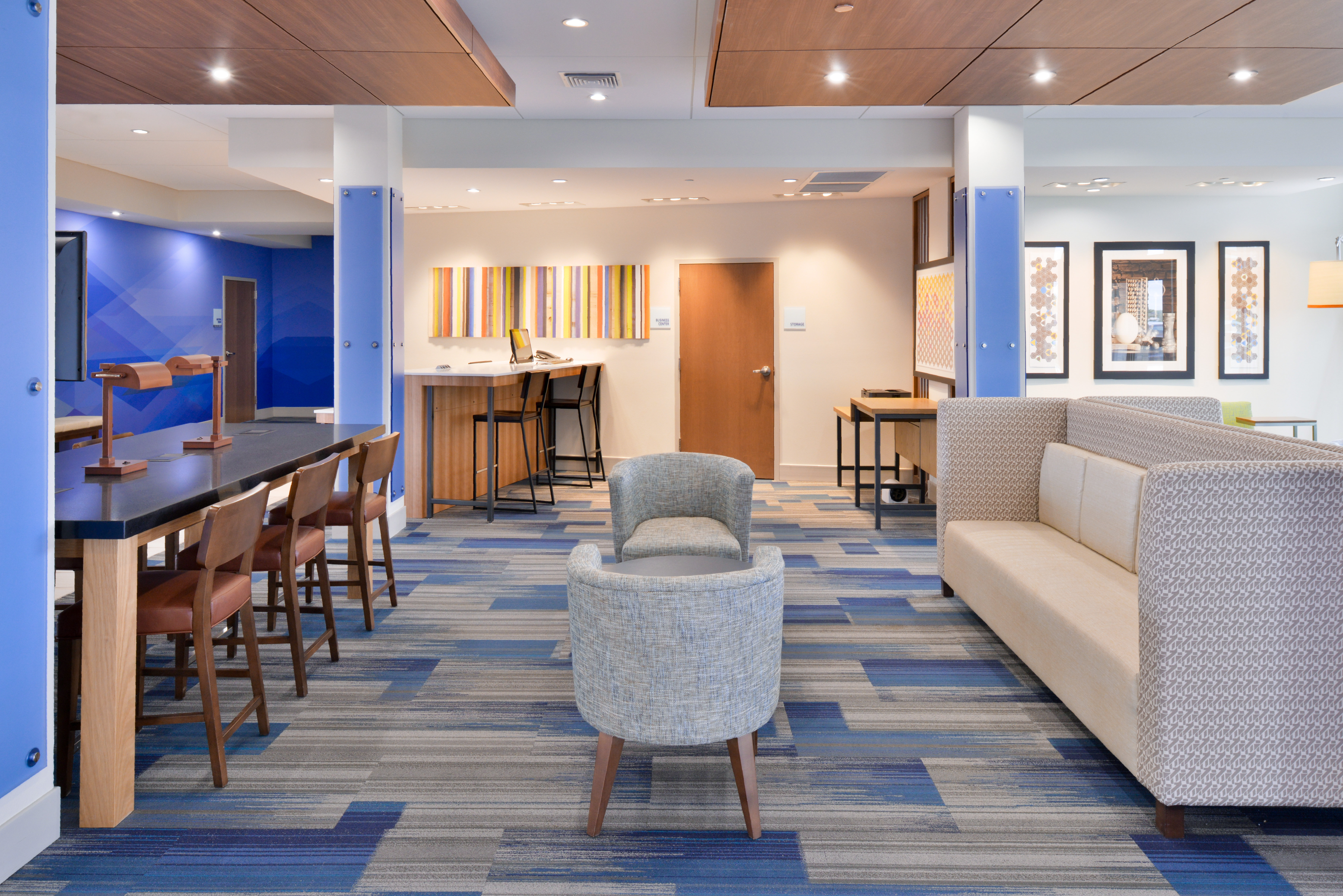 Holiday Inn Express And Suites Madison 53/65