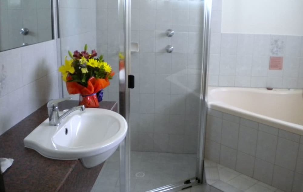 Ibis Styles Adelaide Manor 57/59