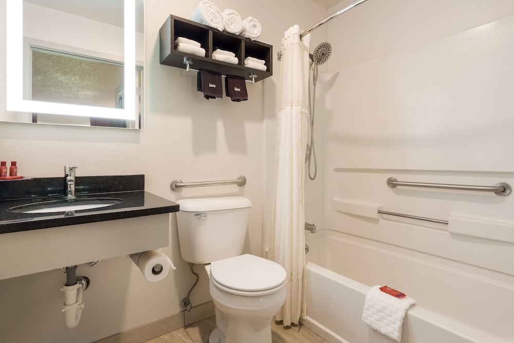 Surestay Hotel By Best Western Thomson 18/41