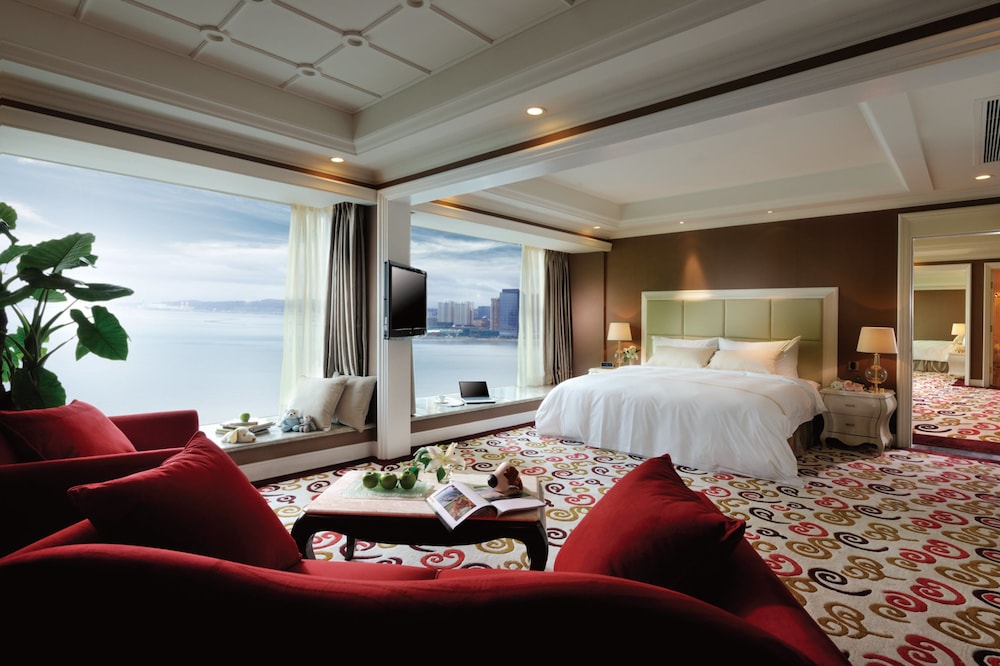 Grand Bay Hotel Zhuhai 12/50