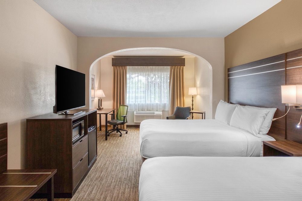 Best Western Champions Forest Inn and Suites 15/61