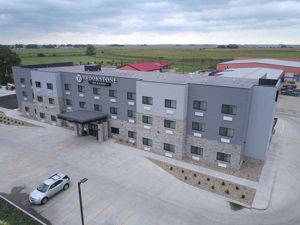 Brookstone Fort Dodge 2/46